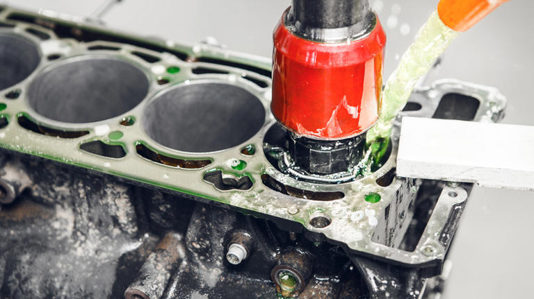 Cylinder honing vs boring: The difference and why it matters