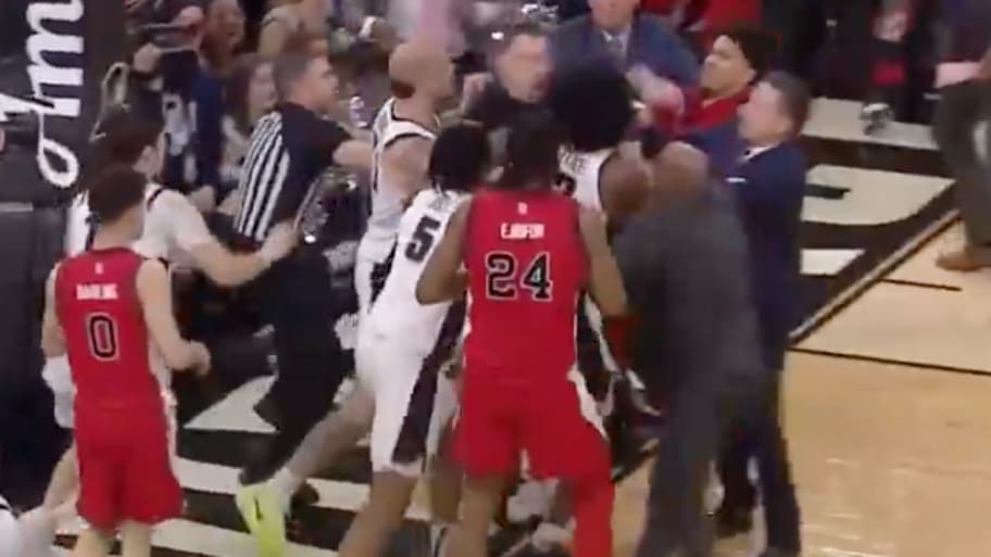 Providence-St. John's brawl results in six ejections, 19-minute delay