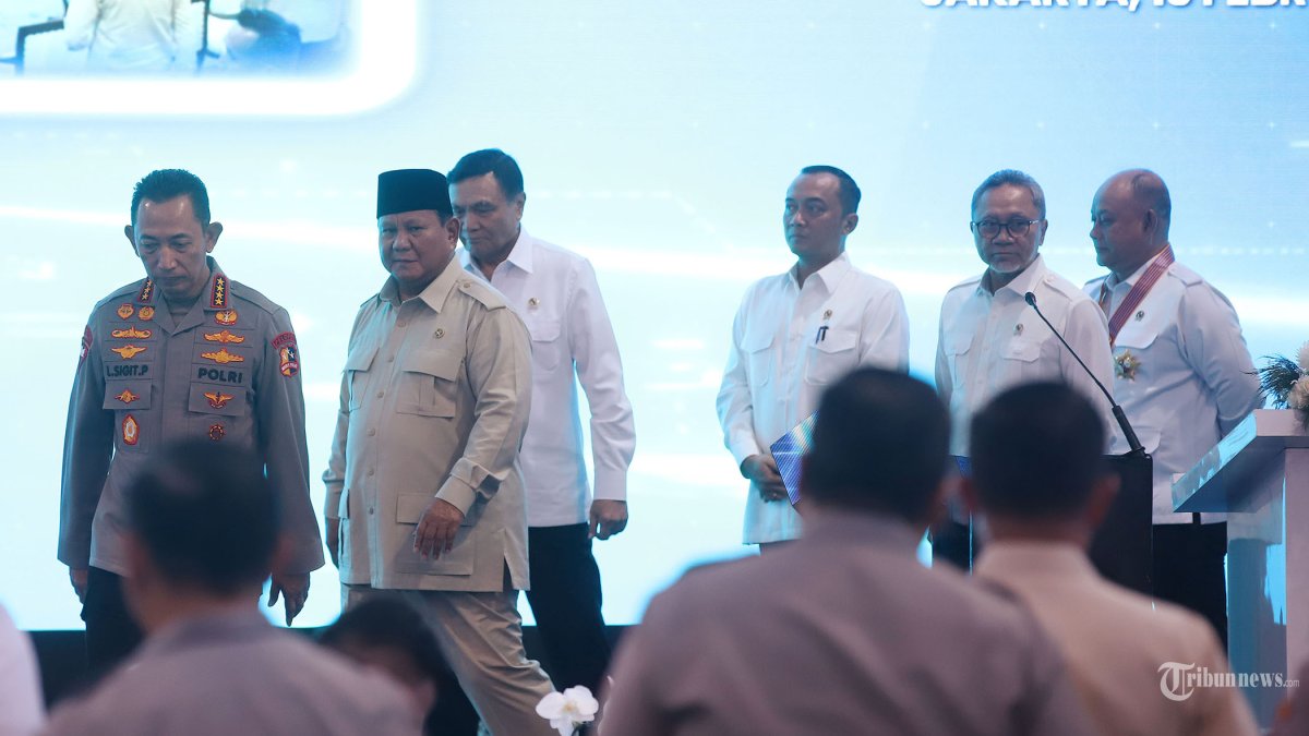 PERESMIAN SPPG POLRI - Presiden Republik Indonesia Prabowo Subianto bersama Kapolri Jenderal Listyo Sigit Prabowo, Menteri Koordinator Bidang Politik dan Keamanan Jenderal TNI (Purn) Djamari Chaniago,Mensesneg Prasetyo Hadi, Menteri Koordinator Bidang Pangan Indonesia Zulkifli Hasan, Kepala BGN Dadan Hidayana dan Wakapolri Komjen Dedi Prasetyo secara resmi melakukan peresmian secara serentak 1.072 Satuan Pelayanan Pemenuhan Gizi (SPPG) Polri se-Indonesia di SPPG Palmerah, Jakarta Pusat, Jumat (13/2/2026). Acara tersebut juga sekaligus sebagai peresmian 18 gudang ketahanan pangan Polri yang tersebar di 12 Polda dan peletakan batu pertama atau groundbreaking di 107 SPPG Polri sebagai bagian dukungan Polri terhadap program MBG. Tribunnews/Jeprima (Tribunnews/Jeprima)