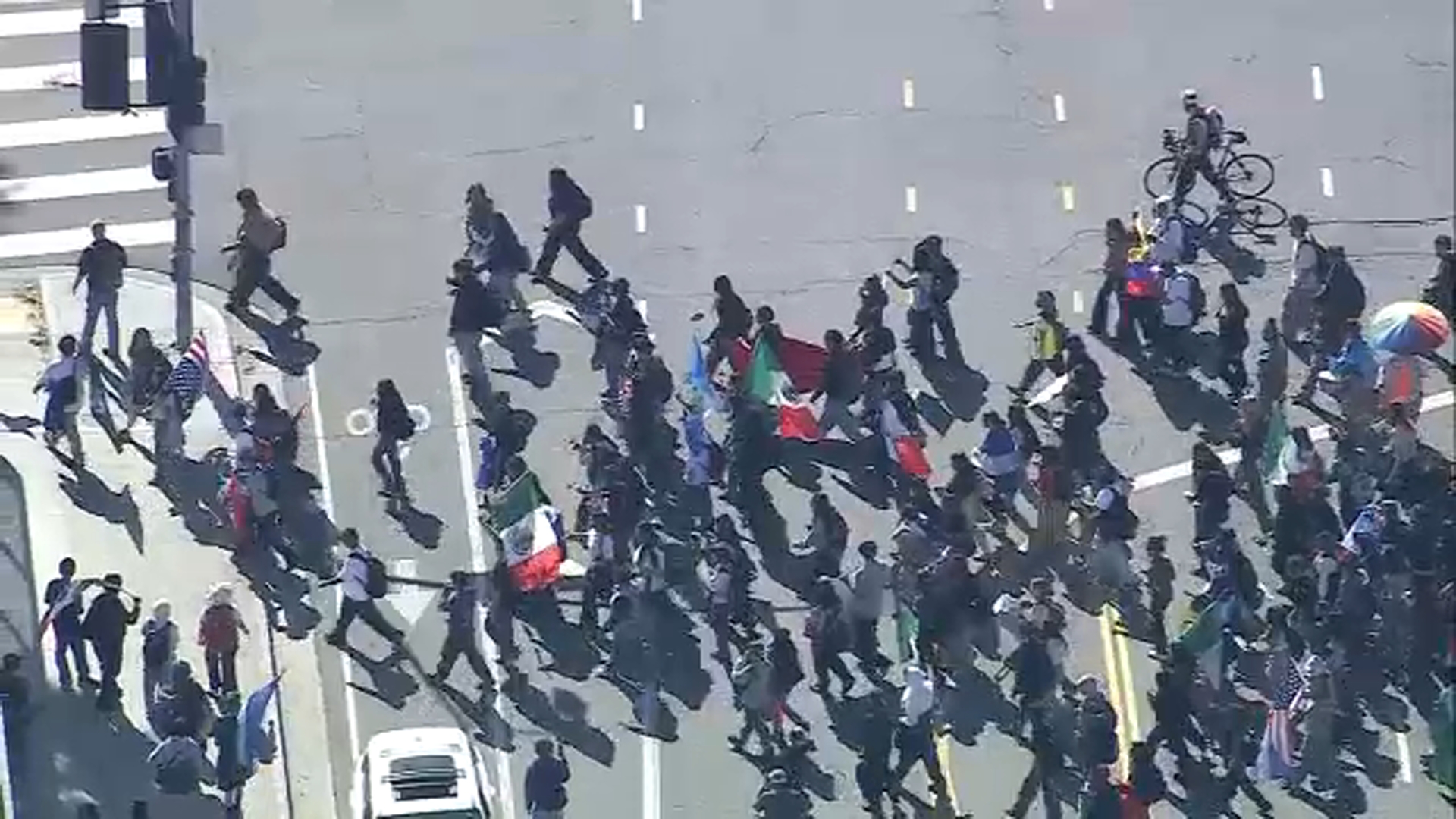 3 federal officers hurt after protesters threw rocks, other objects in ...
