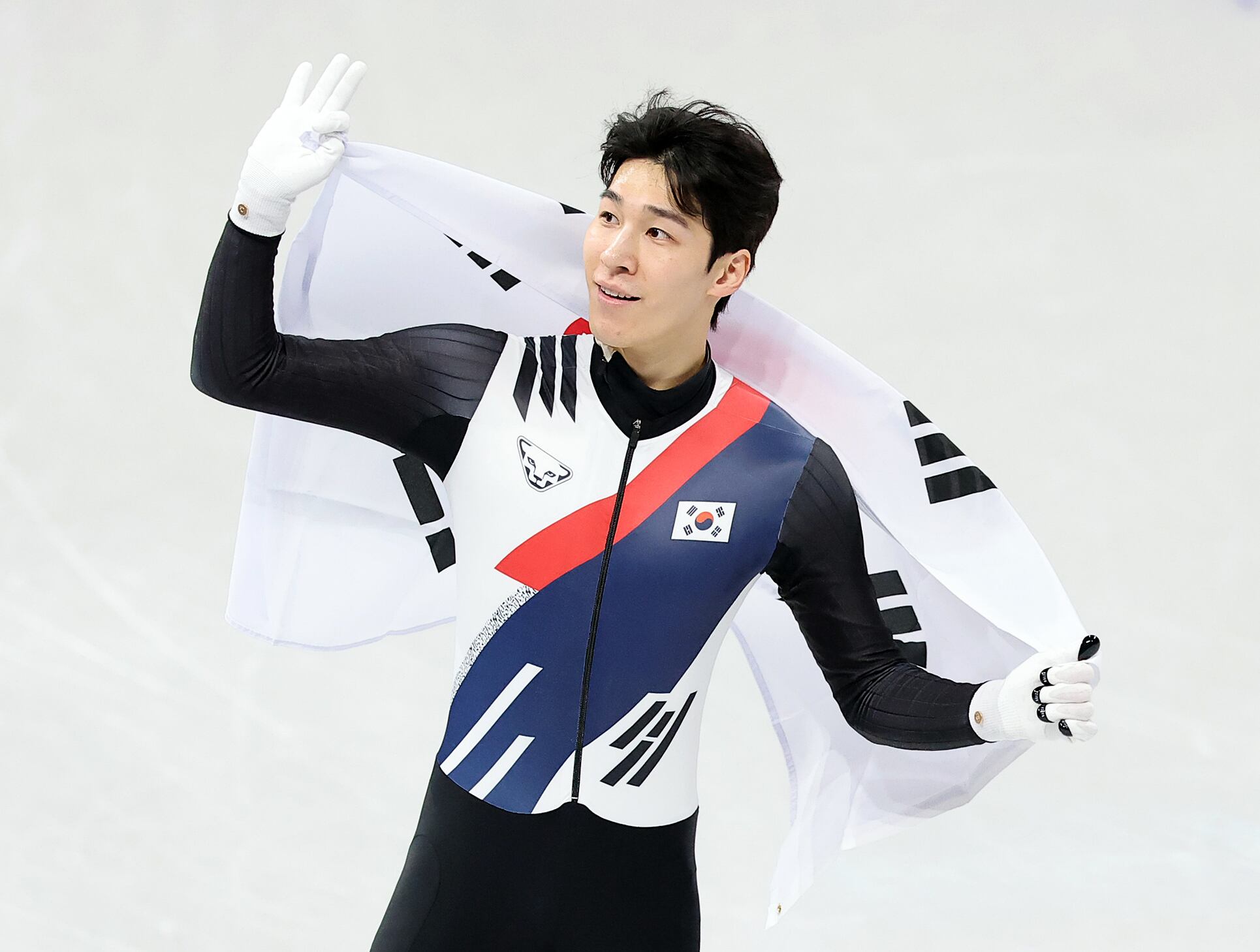President Lee Jae Myung praises Hwang Dae-heon's 'Ice Gambler' spirit ...