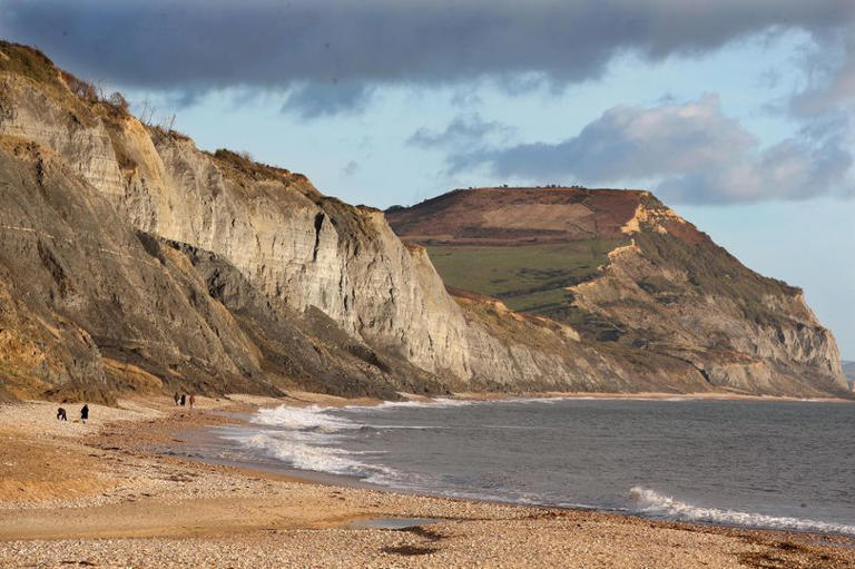 Moment 300-ft long 'mega crack' burst Jurassic Coast wide open caught ...