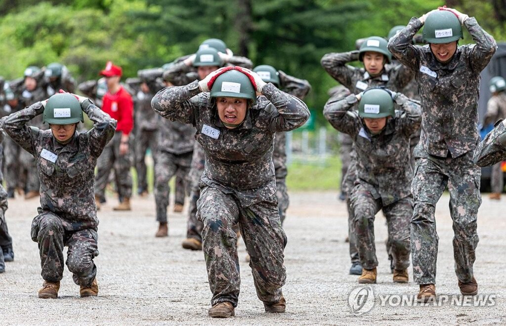 2040년엔 군인 없어 나라 망한다?... 인구 절벽 한국군, 유일한 해법은 이것