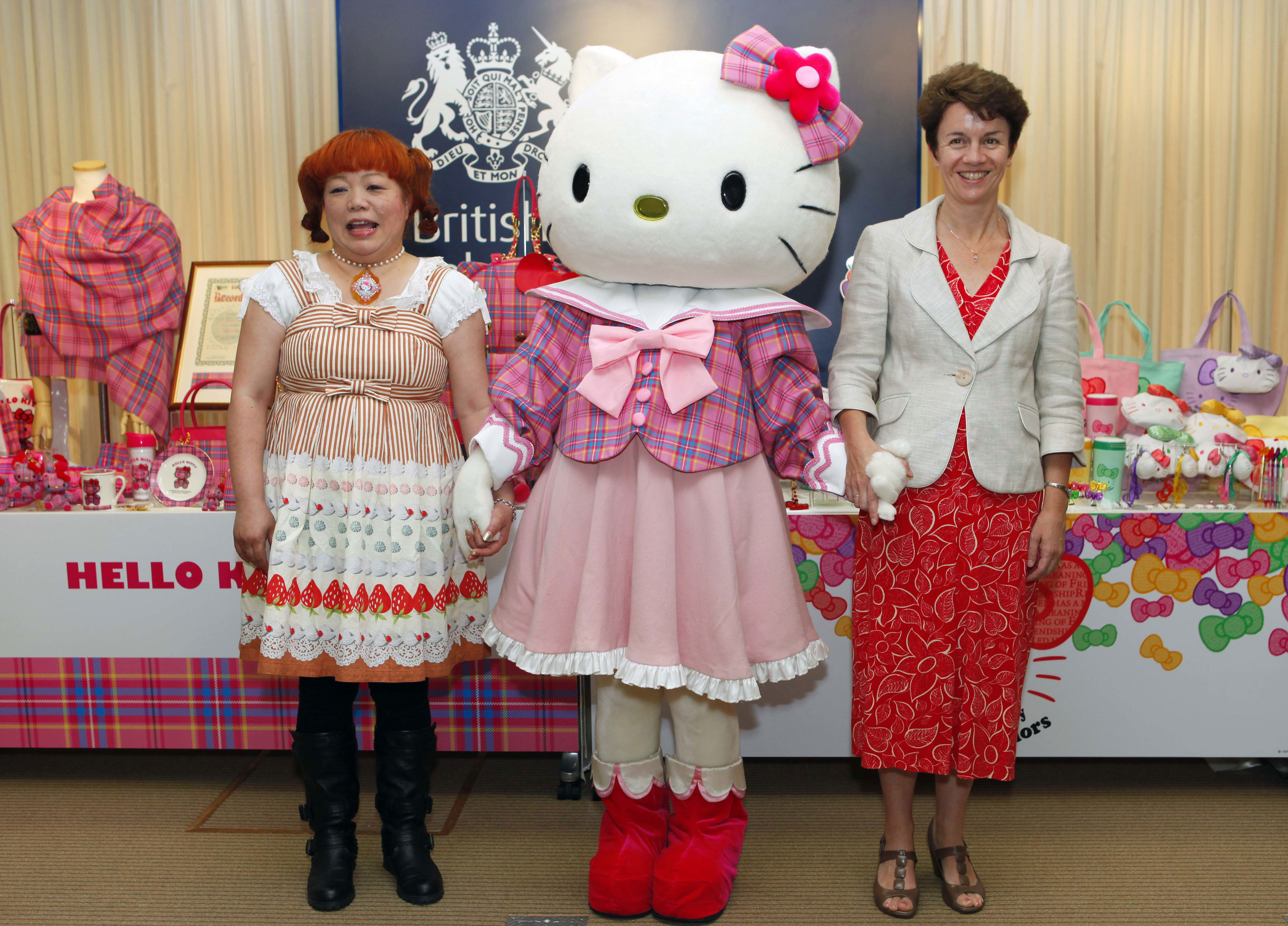 Hello Kitty-designer trer til side etter 40 år – neste generasjon overtar