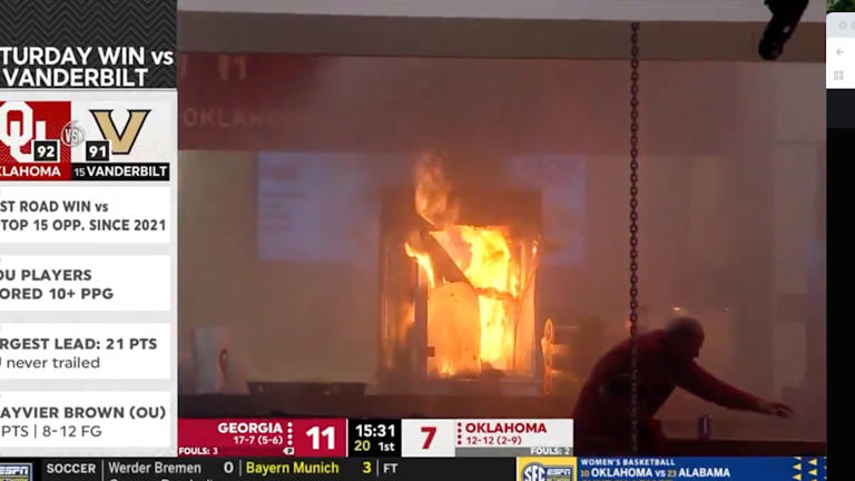 Popcorn machine fire briefly delays Georgia-Oklahoma game