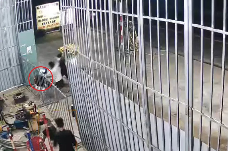 [CLIP] Thanh niên bị nhóm cướp chặn đường khi về quê ăn Tết