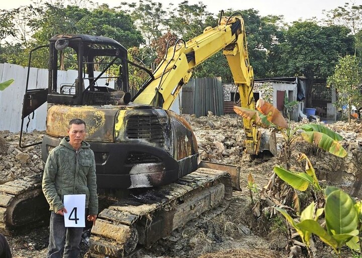 Đổ xăng đốt máy xúc, người đàn ông ở Bắc Ninh bị khởi tố