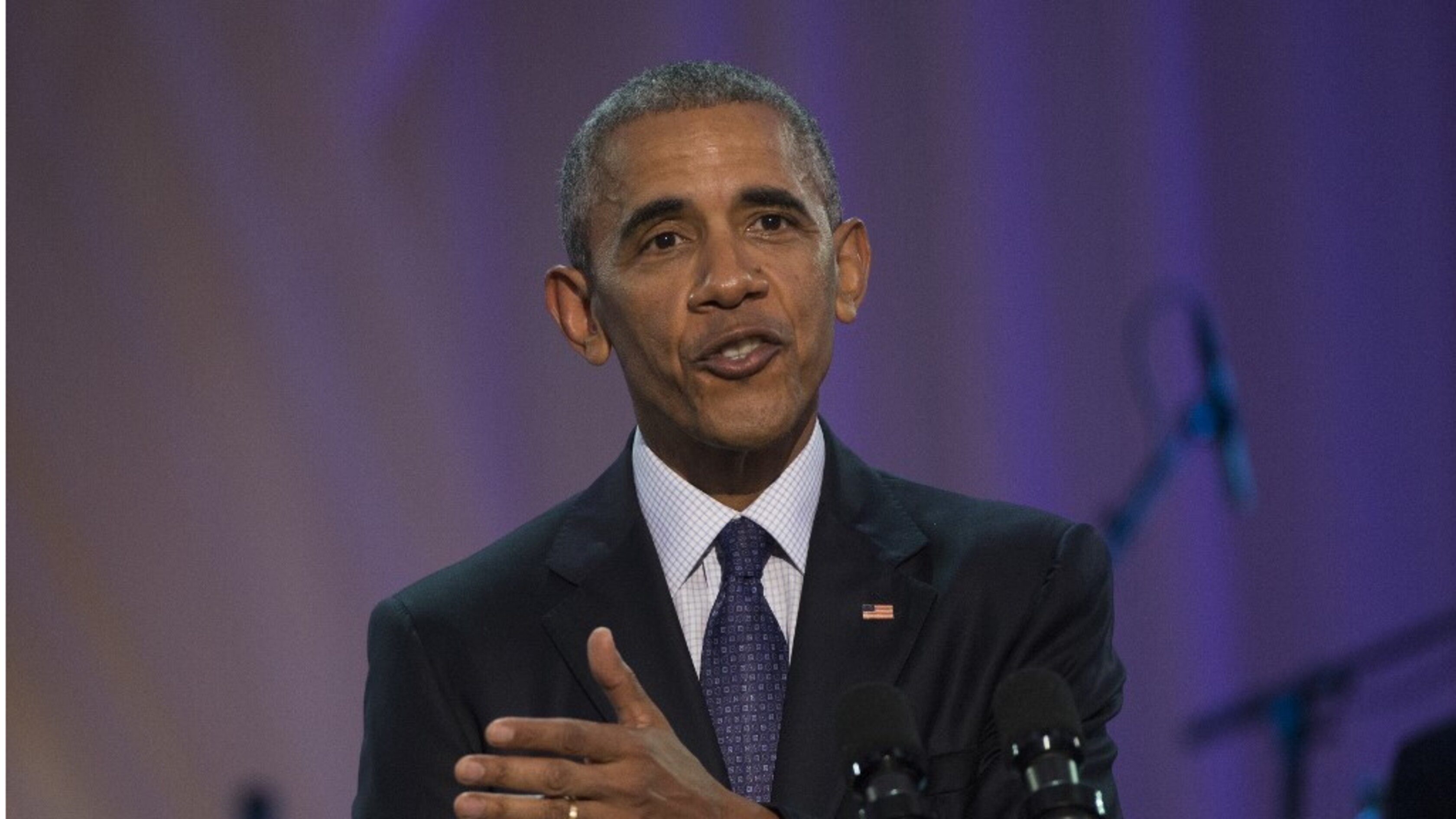 Obama, "Negli Usa una politica clownesca ma alla fine il popolo risponderà"