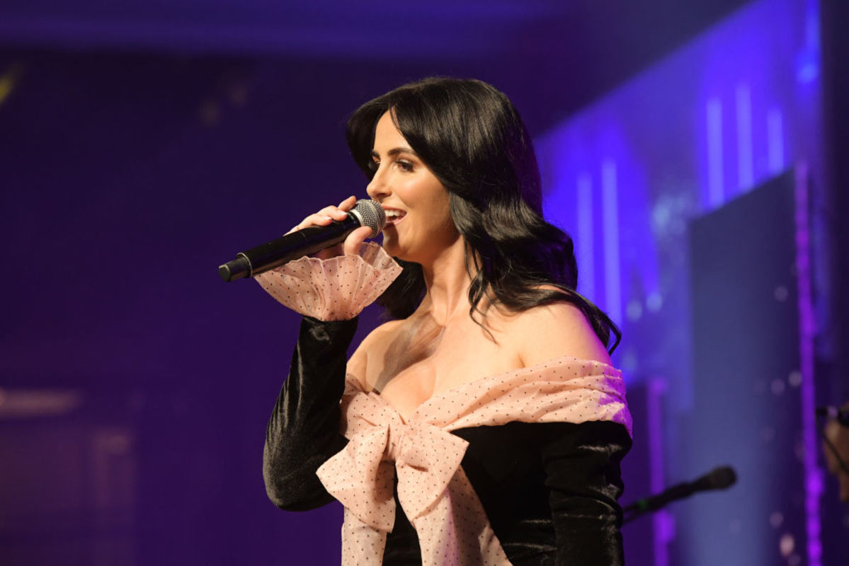 Beloved country singer hospitalized with life-threatening illness ...