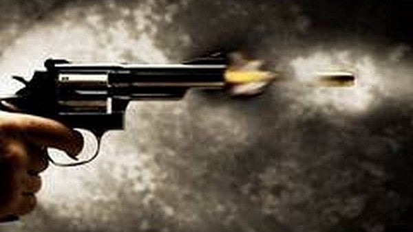 Man opens fire at social media influencer's housing society in Thane ...