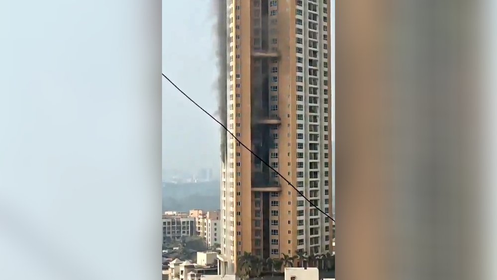 Fire rages in 45-story high-rise: tenants evacuated