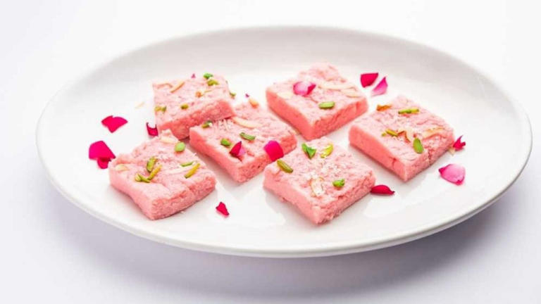 No-bake strawberry ice cream barfi: Sweet, fudgy and ready in 5 minutes
