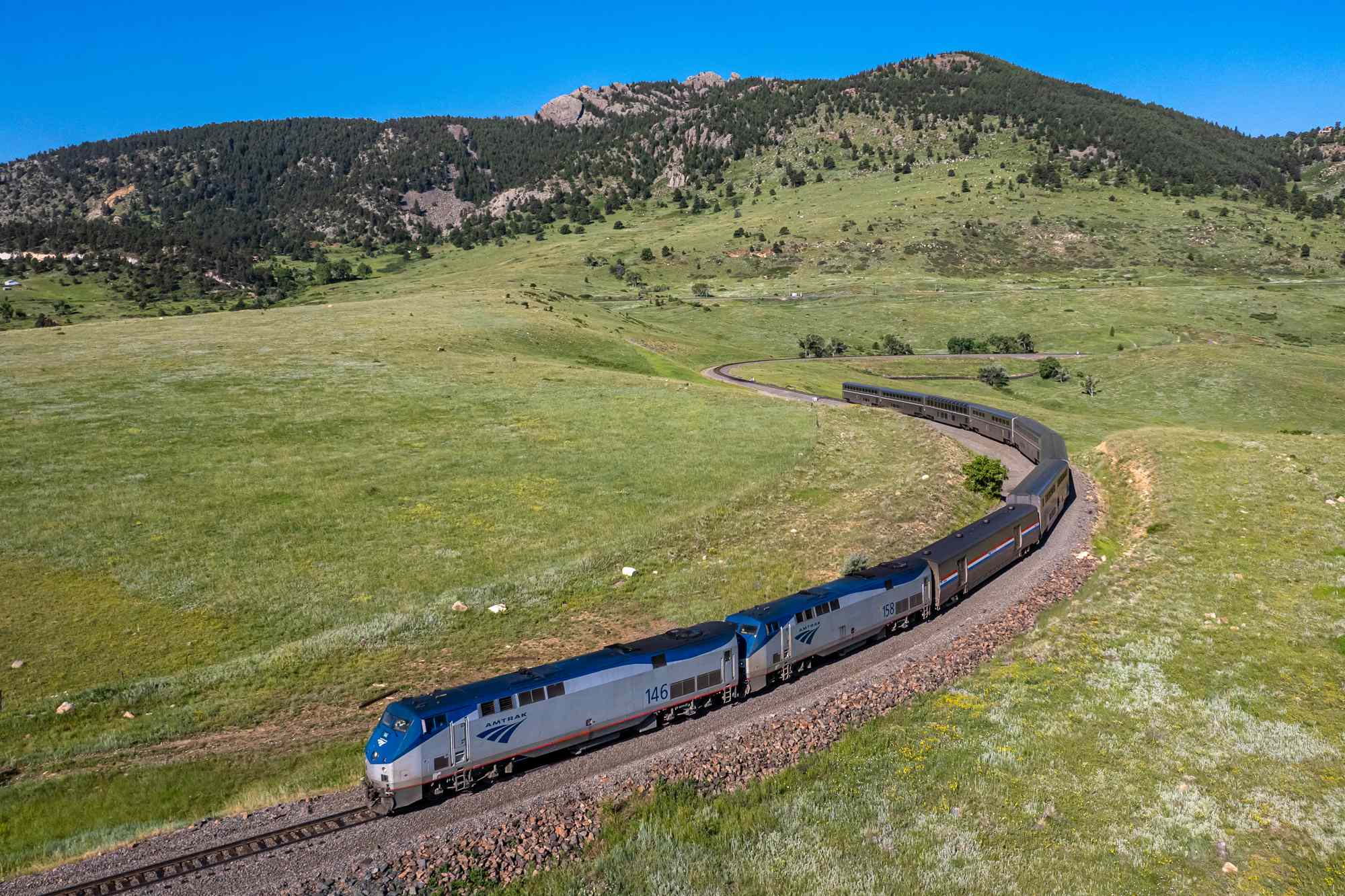 This 2,438-mile train route is the longest and most beautiful in the US ...