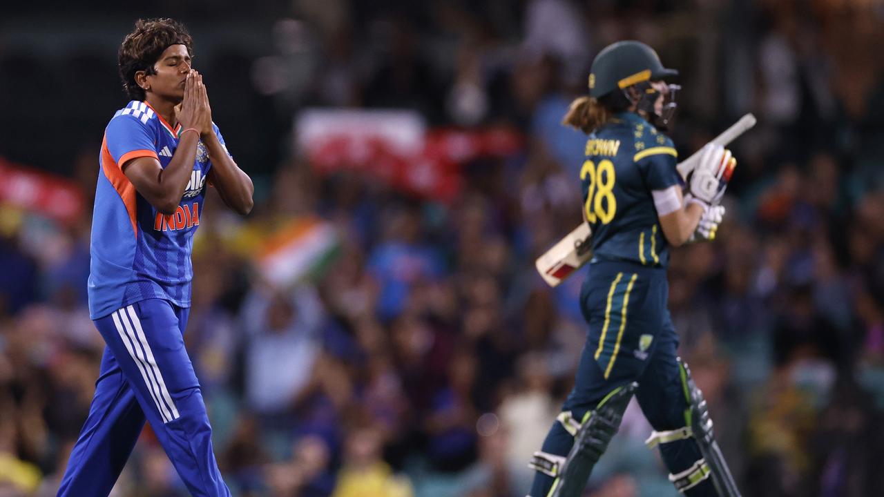 New Aussie era gets off to shaky start as batters flop in series opener ...