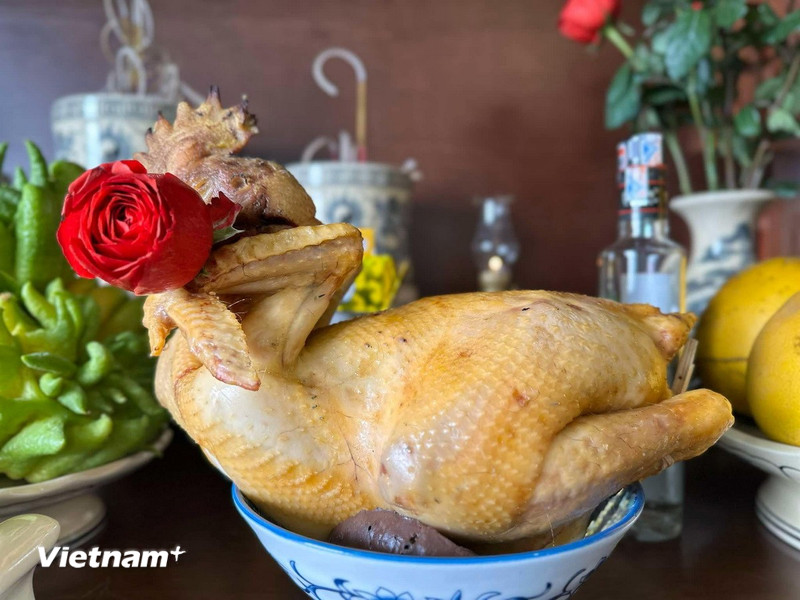 Gà trống, chân giò trong lễ cúng ngày Tết của người Việt