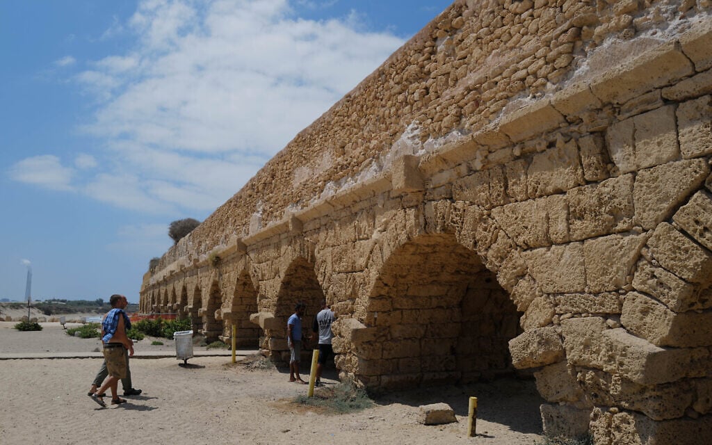 Two years after collapse, Caesarea aqueduct to be restored in joint project<br>