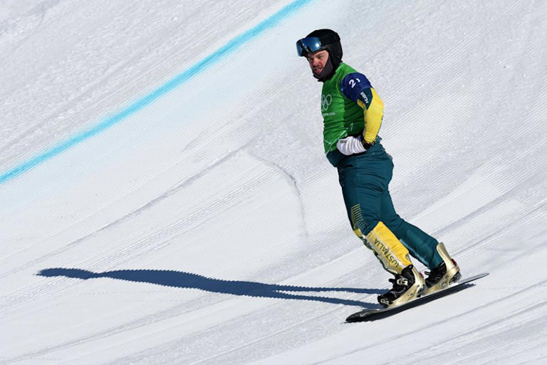 Lambert heads towards the finish line after his crash in the men’s section of the final.