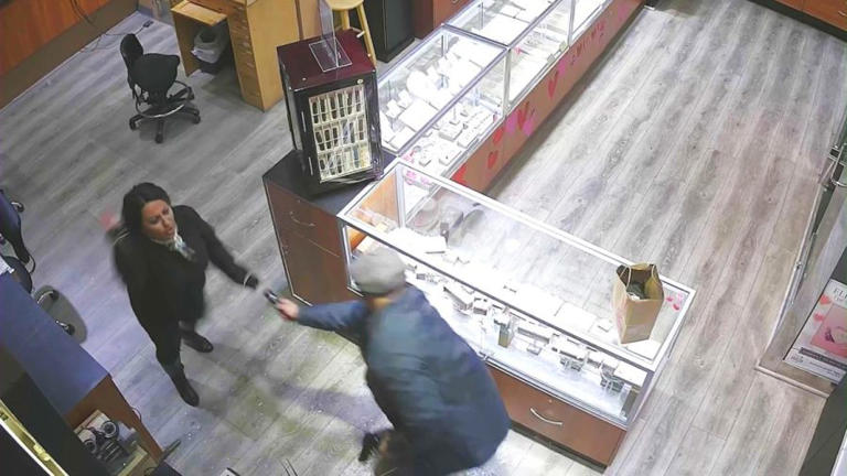 ‘I was scared, but I had to do something’: Clerk fights armed suspect ...