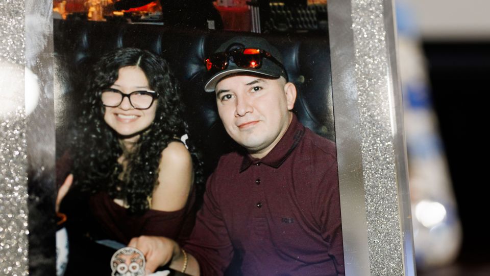 Teen girl whose Chicago father was detained in an immigration case dies from a rare cancer<br><br>
