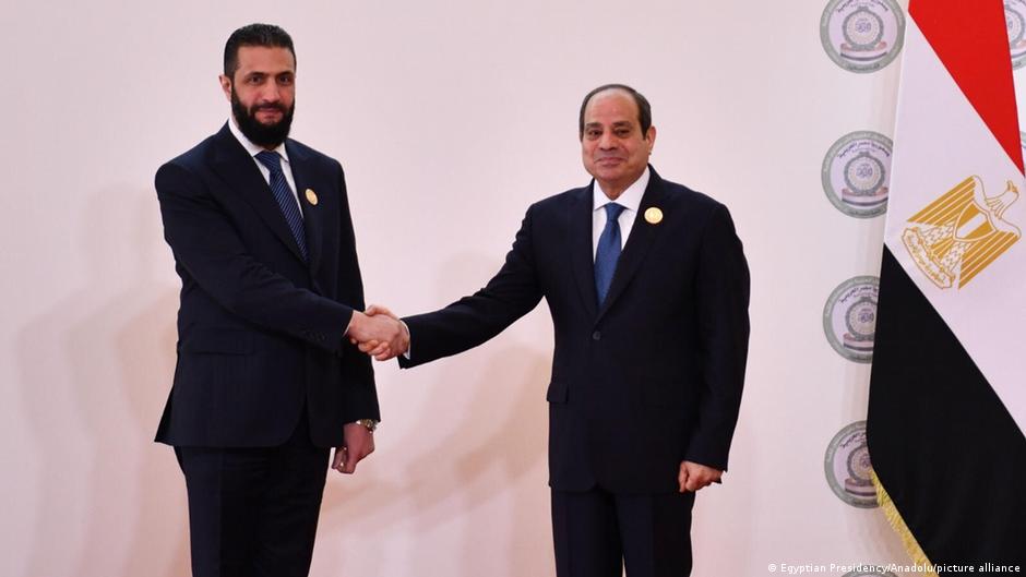 تخشى القاهرة من أن تتحول سوريا إلى ملاذ آمن لمعارضين مصريين.