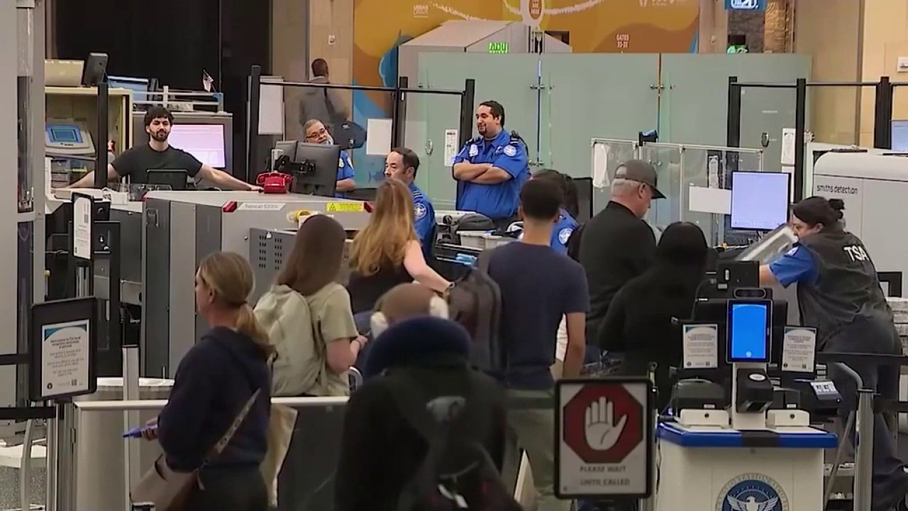 TSA working without pay as DHS shutdown begins