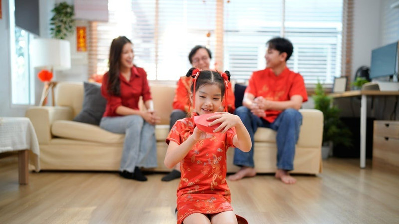 Bé gái 10 tuổi lãi đậm nhờ dùng tiền mừng tuổi dịp Tết để mua vàng