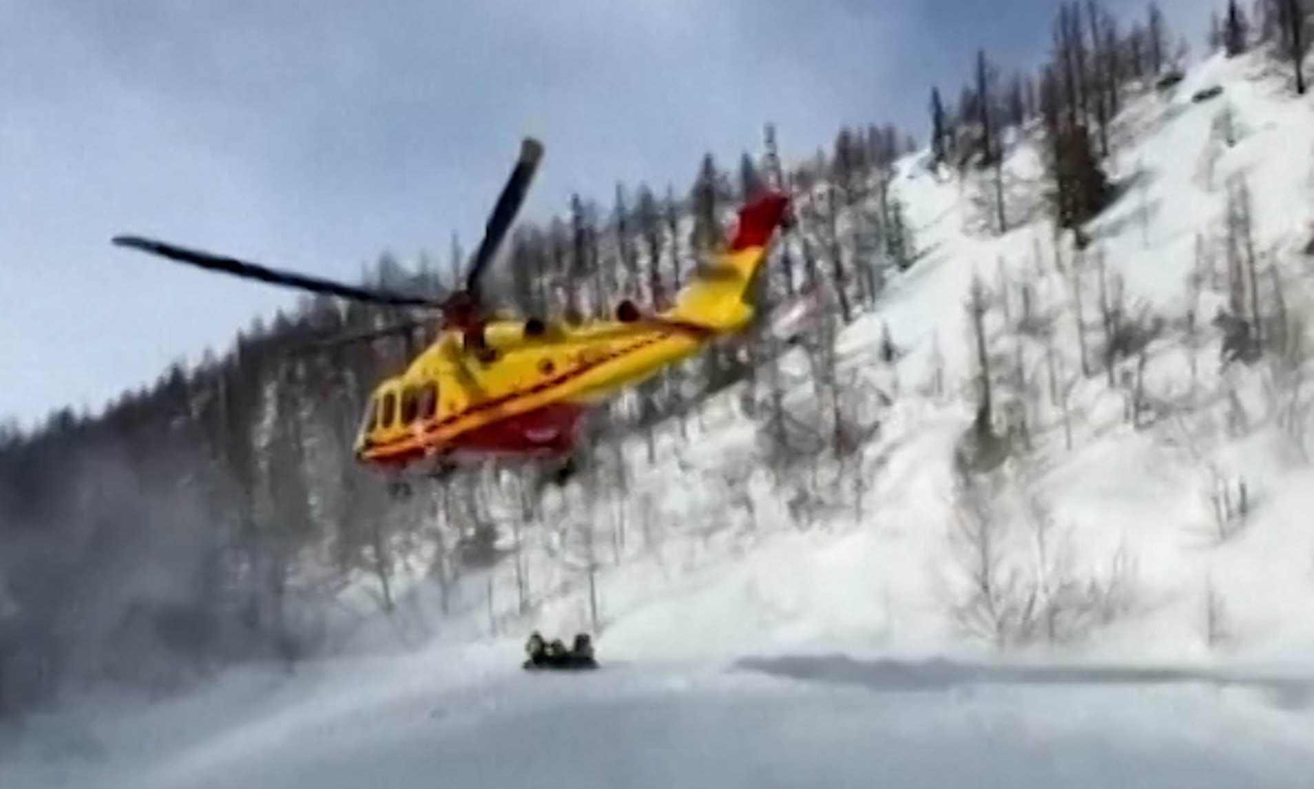 Two skiers are dead and another injured in avalanche on mountain in Italy<br>