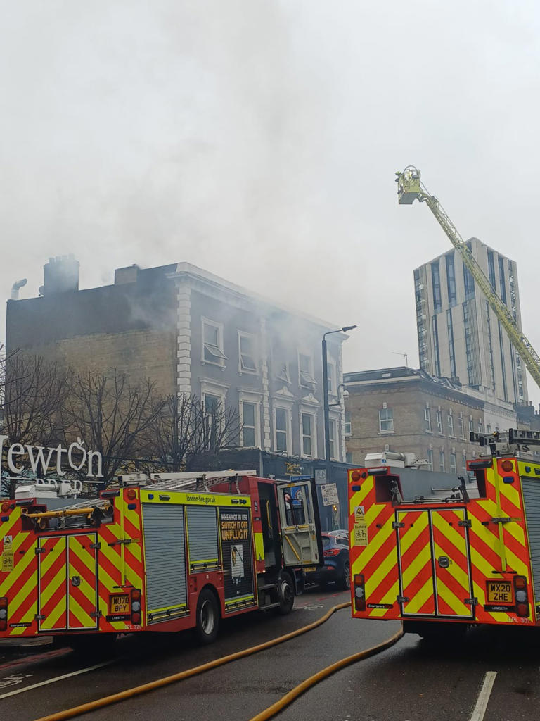 Huge fire breaks out in flats on Battersea Park Road
