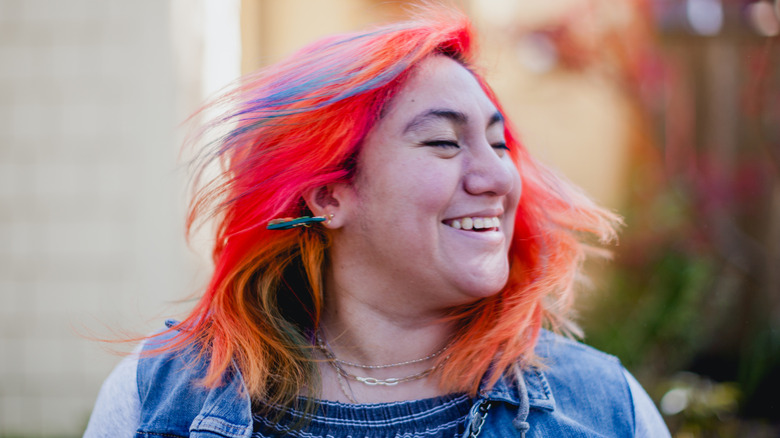 What to know about using hair color wax for a temporary color boost