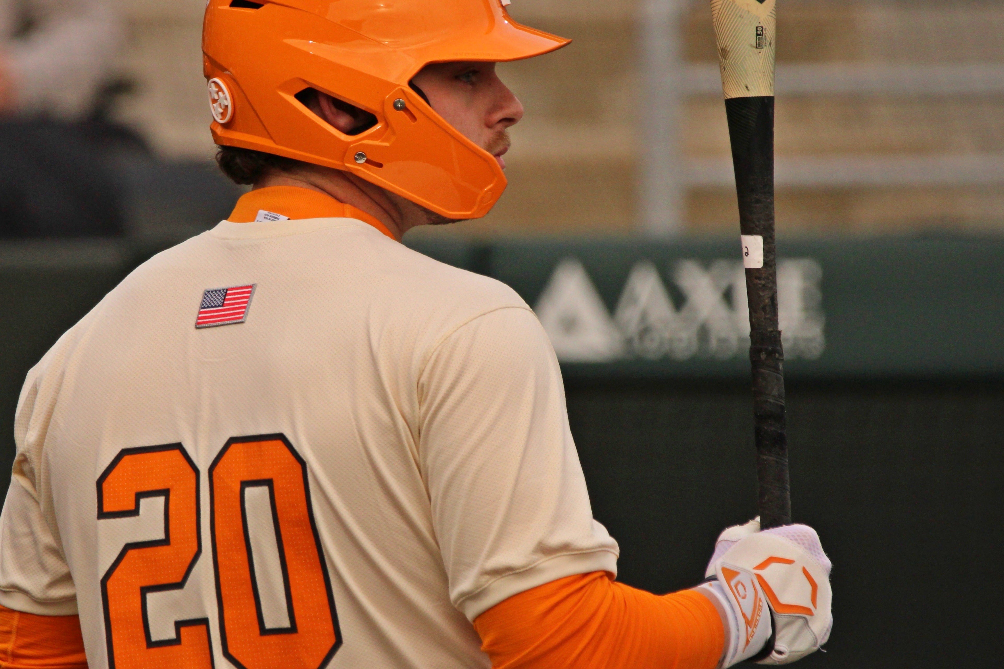 Vols maintain top 20 position.
