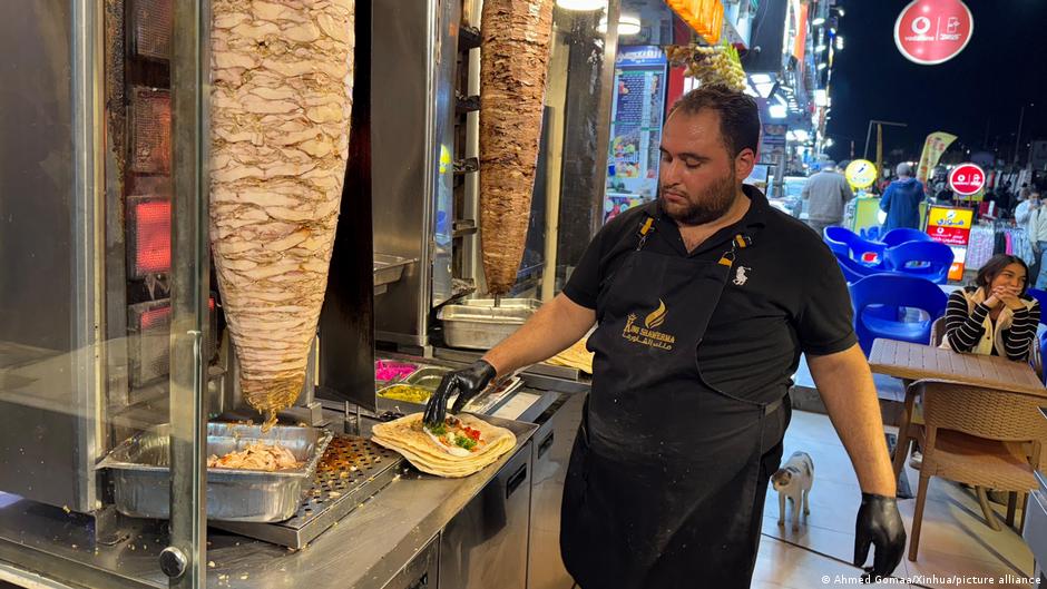 أسس الكثير من السوريين في مصر مشروعات خاصة ساهمت في الاقتصاد المصري وعمل بها مصريون.