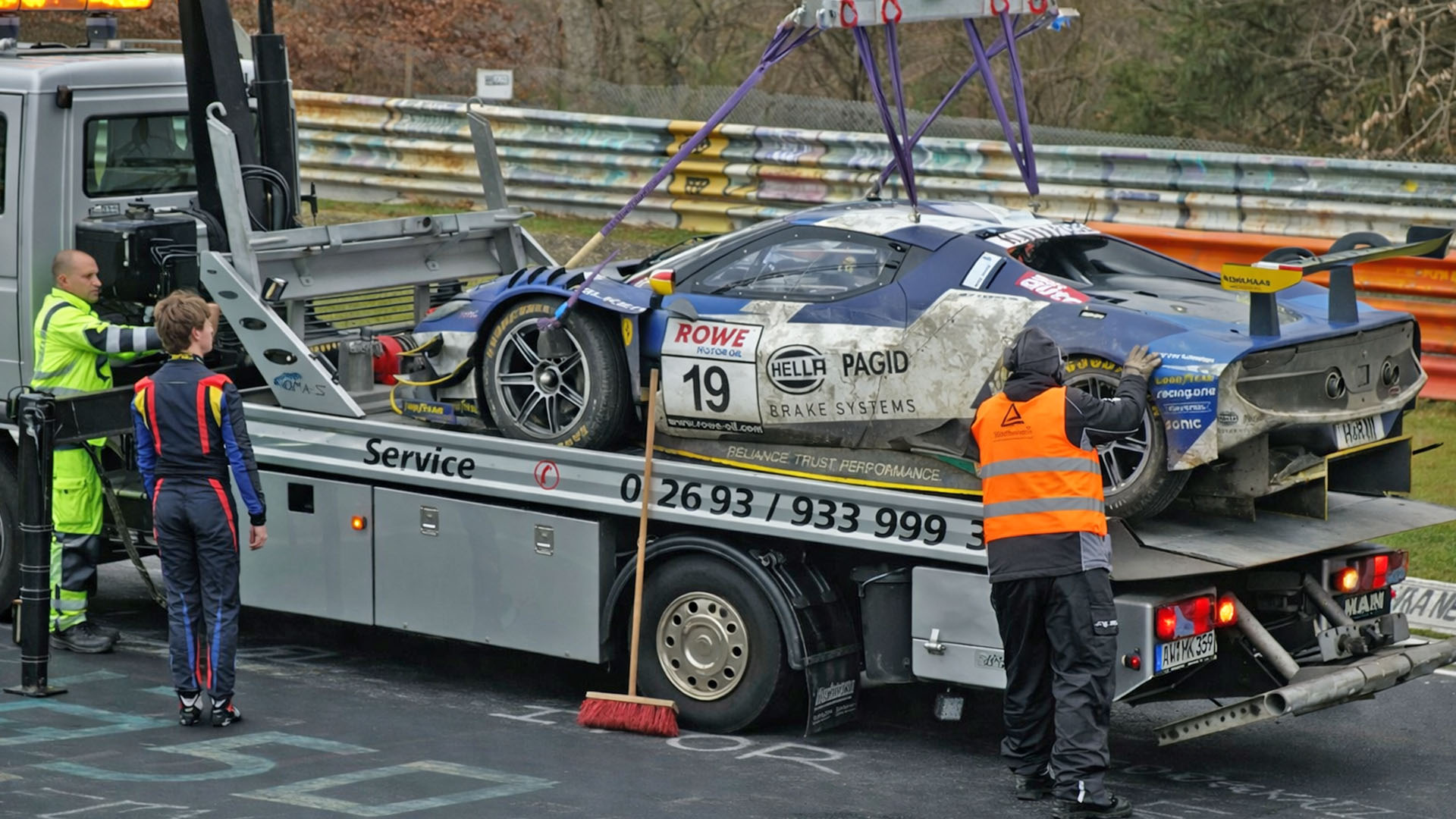 Ferrari GT3 unable to continue after crash