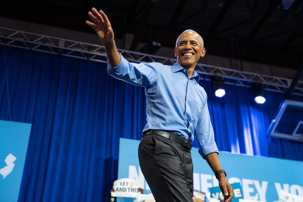 Obama jokes aliens are 'real'