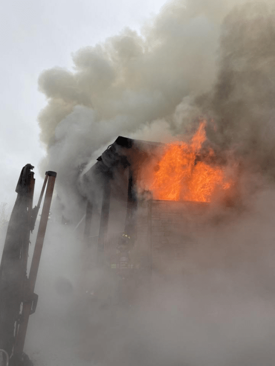 Firefighters battle heavy housefire in Seneca