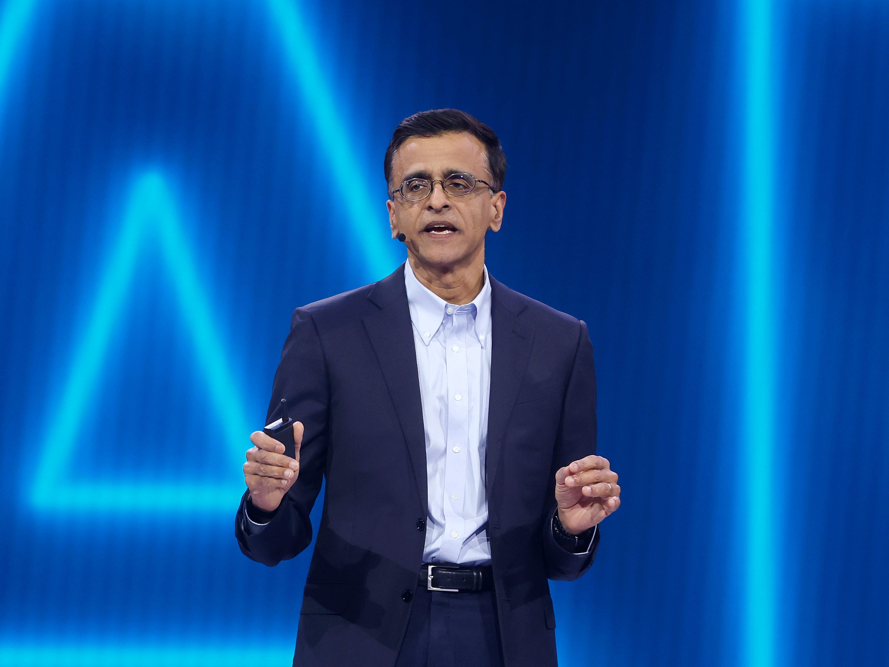 Snowflake's CEO says software giants risk becoming a 'dumb data pipe ...