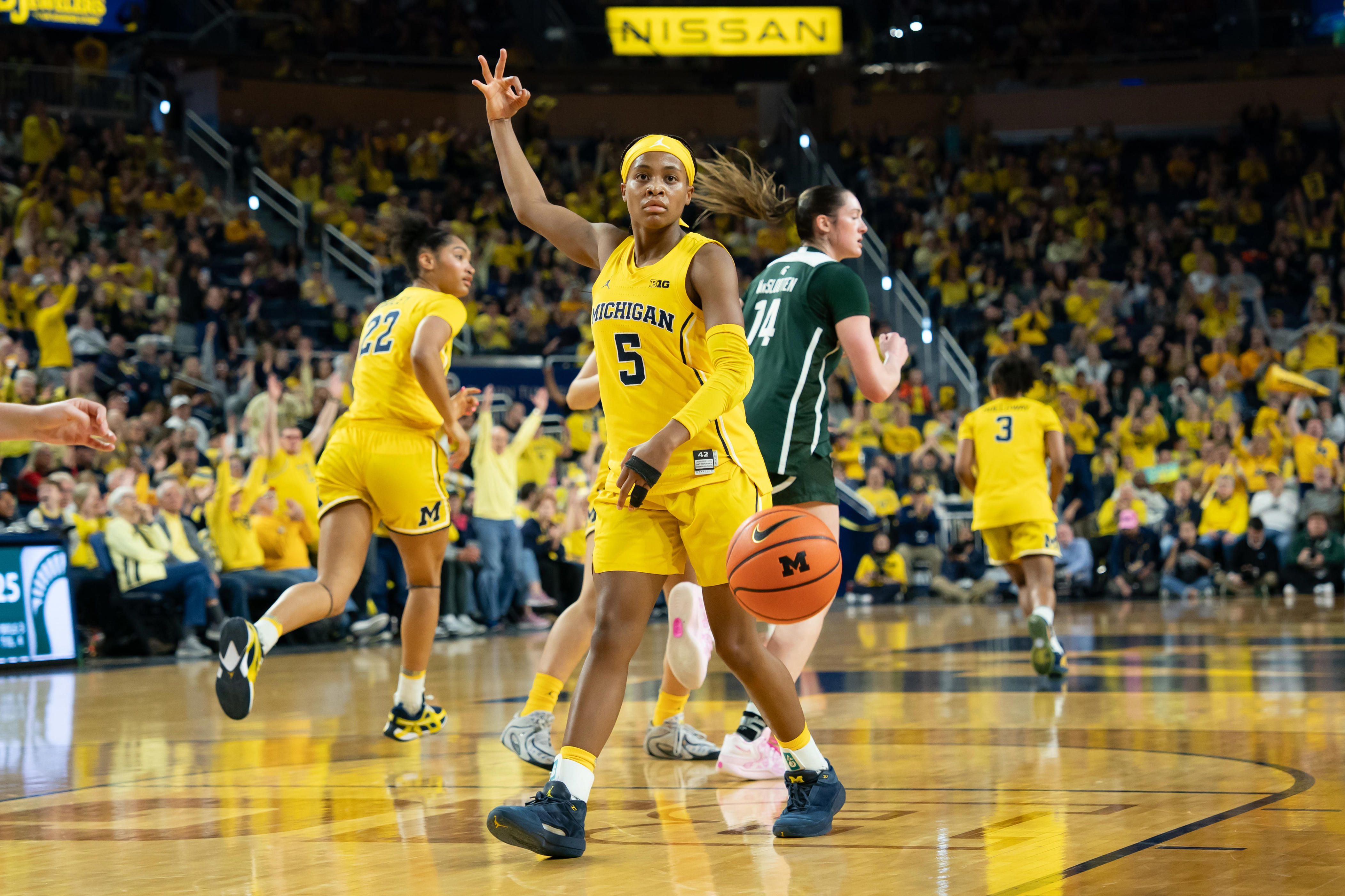Michigan women's basketball completes sweep of MSU with blowout win
