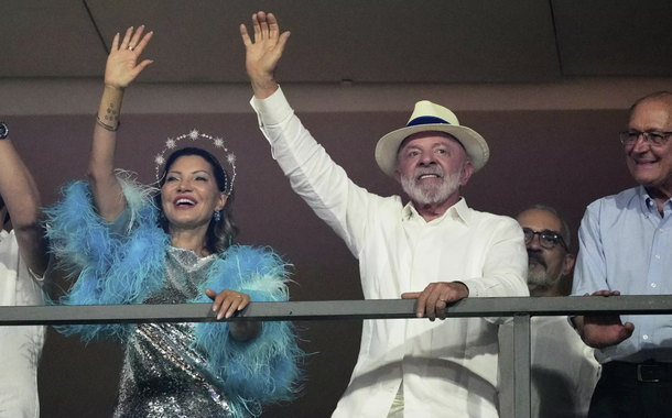 Sob o olhar do presidente, Acad&ecirc;micos de Niter&oacute;i leva Lula &agrave; Sapuca&iacute; e provoca rea&ccedil;&atilde;o da oposi&ccedil;&atilde;o em Bras&iacute;lia