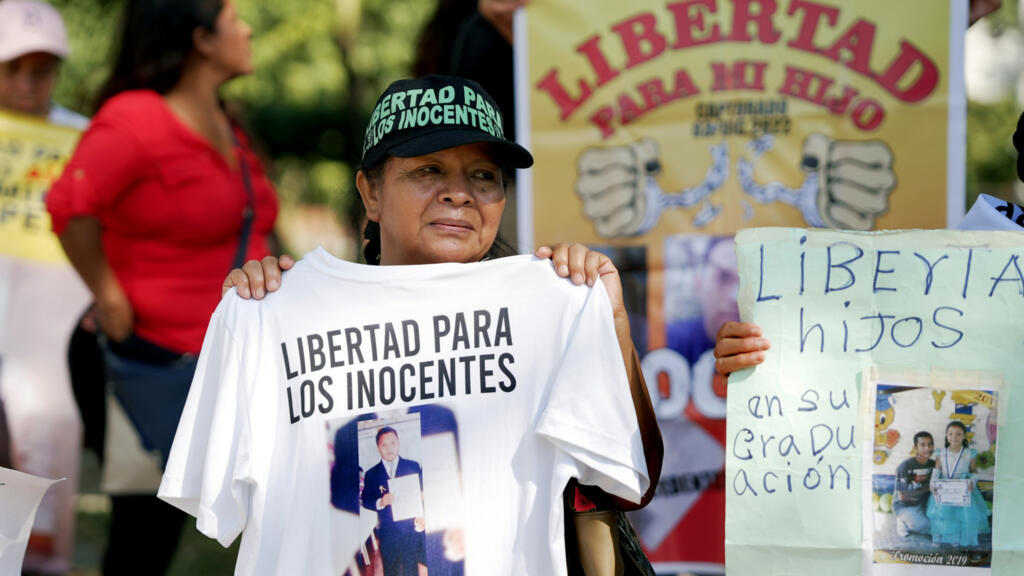 Familiares de encarcelados protestan contra los juicios masivos en El ...