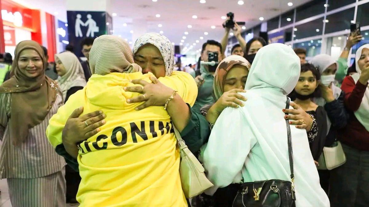 Norida hidup sengsara di Indonesia setelah berpisah dari suami WNI yang menikah lagi. Pemerintah Malaysia berhasil memulangkan Norida. Wanita berkewarganegaraan Malaysia, Norida Akmal Ayob (45), dipulangkan Pemerintah Malaysia setelah menerima aduan bahwa ia hidup serba kekurangan di Indonesia setelah menikah dengan WNI.(Facebook Shamsul Anuar Nasarah) (Kompas.com)
