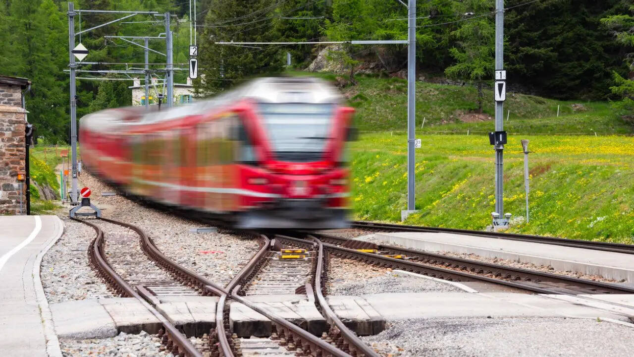 Swiss train derails after avalanche in Valais, services halted between ...