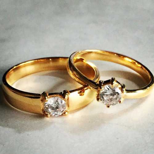 Diamond couple rings for engagement: A sparkle that tells your story