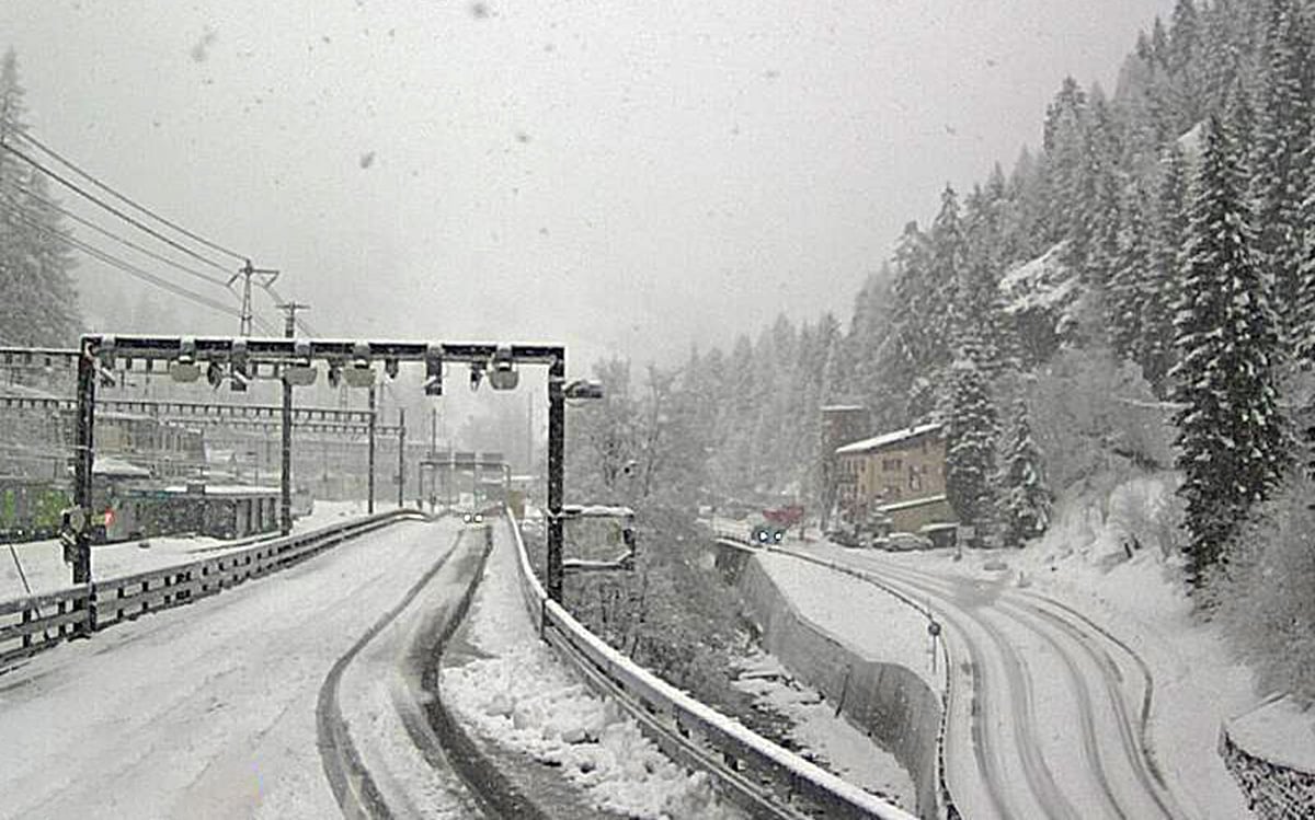 Avalanche-hit train derails in Swiss Alps leaving five people injured<br><br>