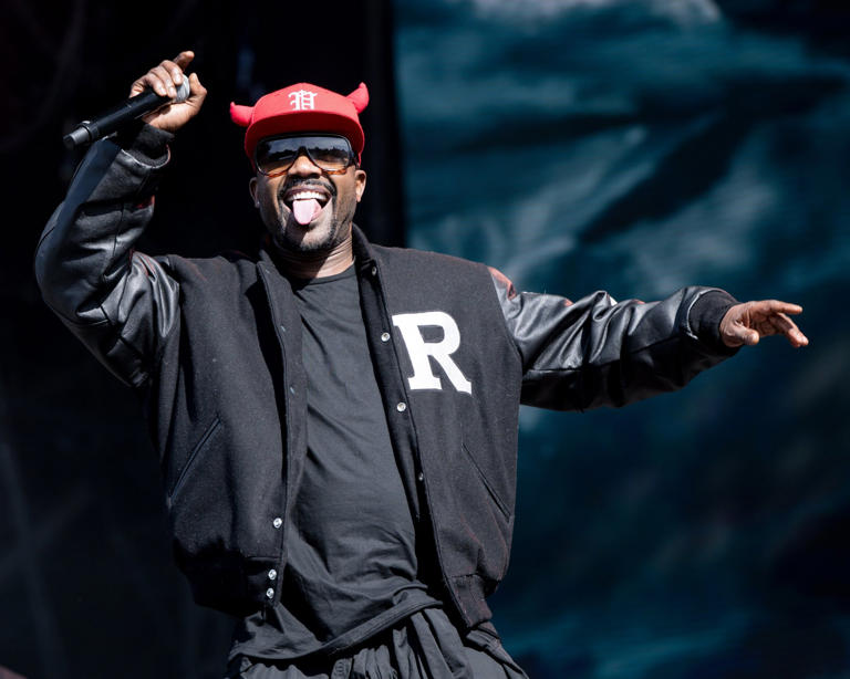Ray J performs with blood streaming from eyes after claiming he has ...