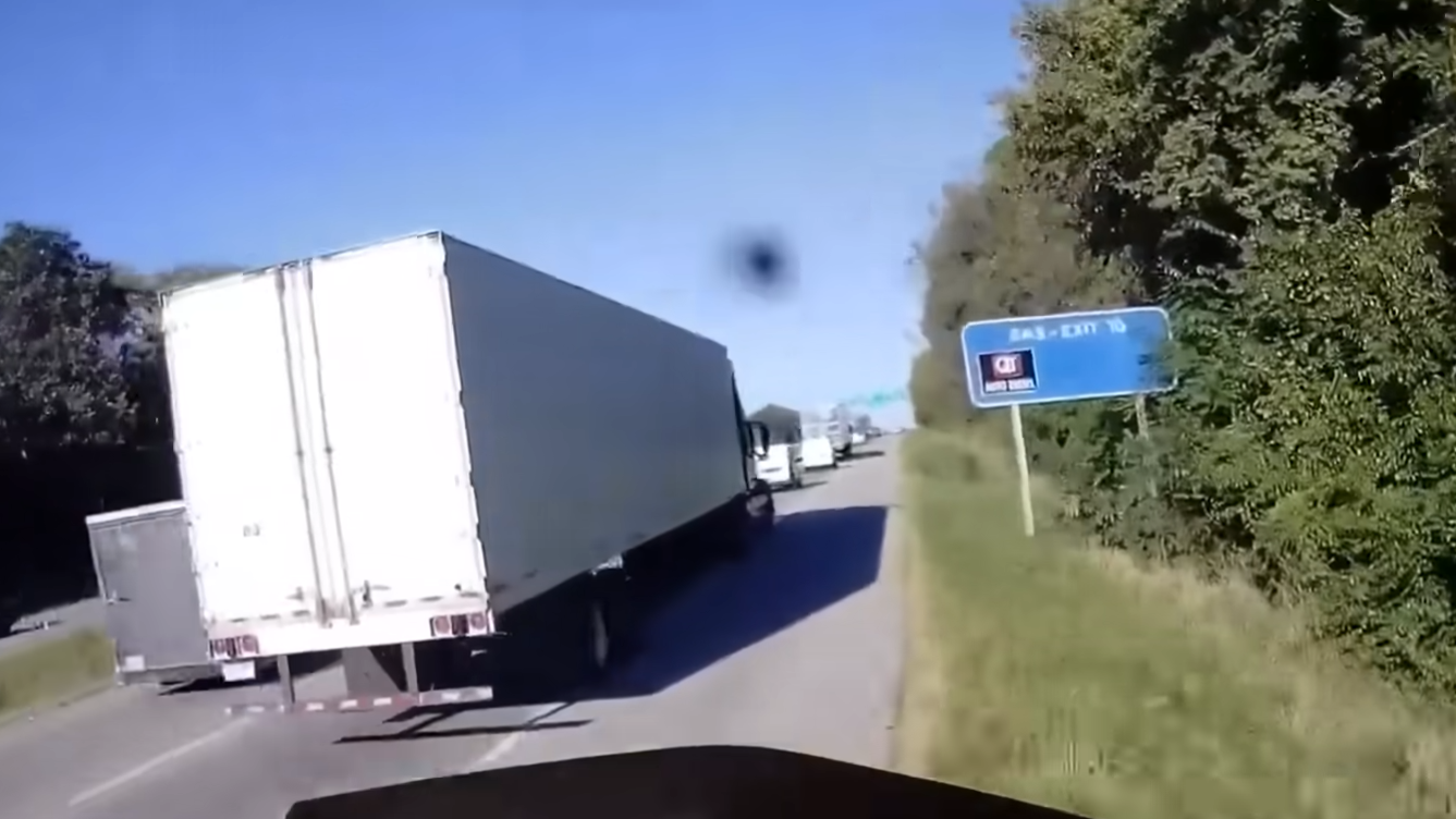 Seconds after the cut-off, the truck was already rolling
