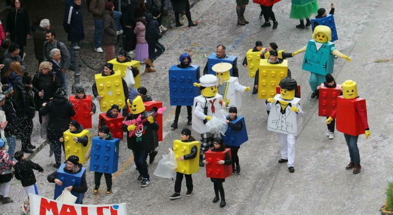 Carnevale, corteo e show in piazza a Fermo: Mengone d’oro a Matti e ...