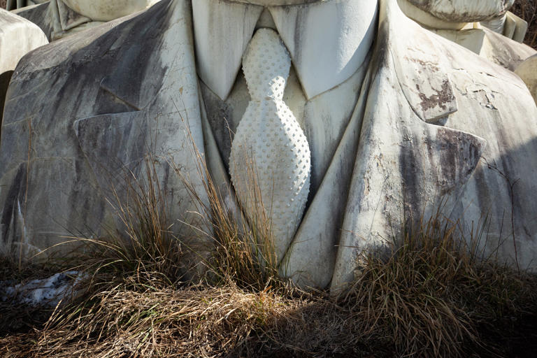 What 42 massive and decaying presidential heads say about America