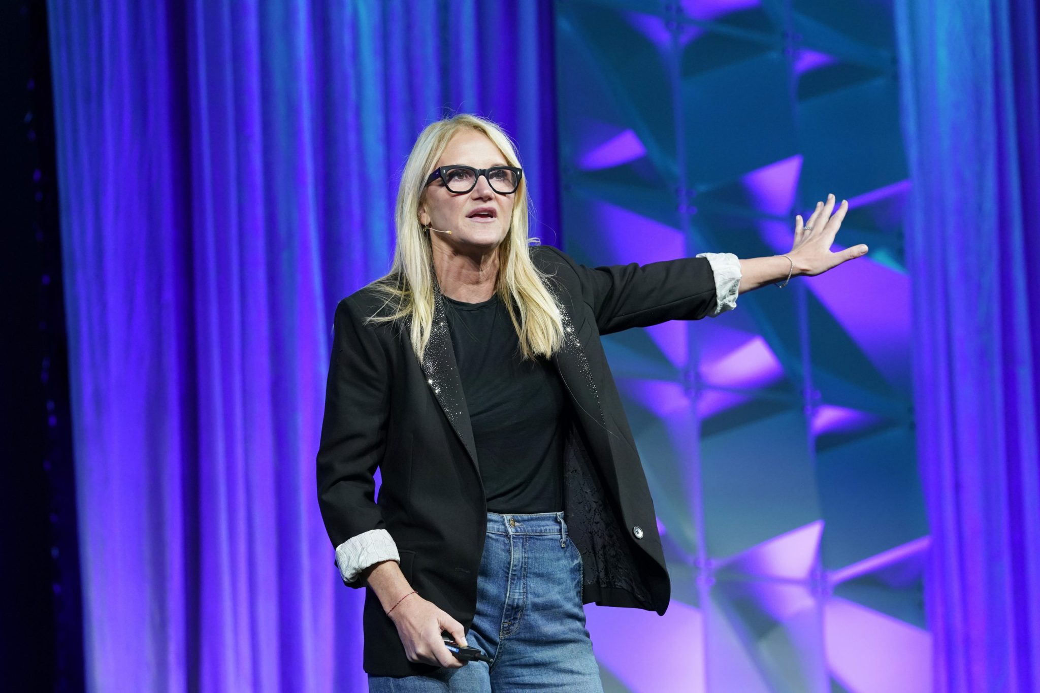 Mel Robbins says feeling stuck 'doesn't mean you're broken'—it's the ...
