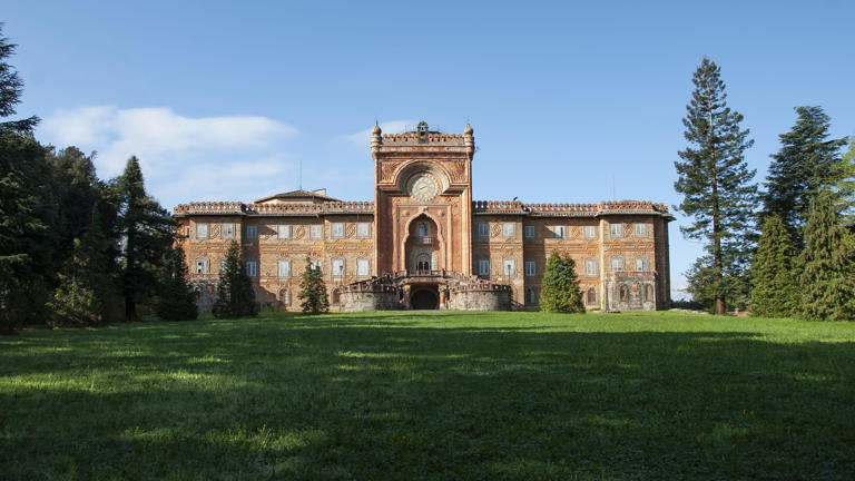 This magnificent castle in Tuscany with a unique and mesmerising ...