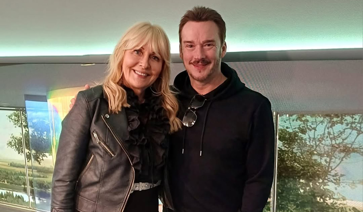 Opera singer Russell Watson breaks down while chatting with Miriam O ...