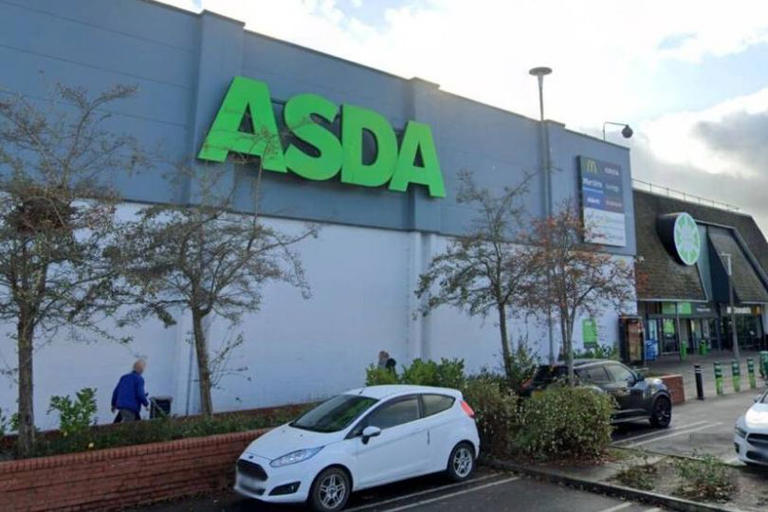 Two men die in front of horrified shoppers in double tragedy at busy ...